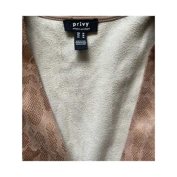 Privy Womens/Teen Ruffled Peplum Shaket Faux Pink Suede Snakeskin Size Medium - Picture 3 of 10